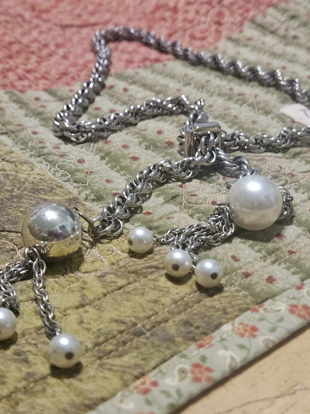 Vintage-Adjustable Tassel Faux Pearls on a Silver-tone Necklace